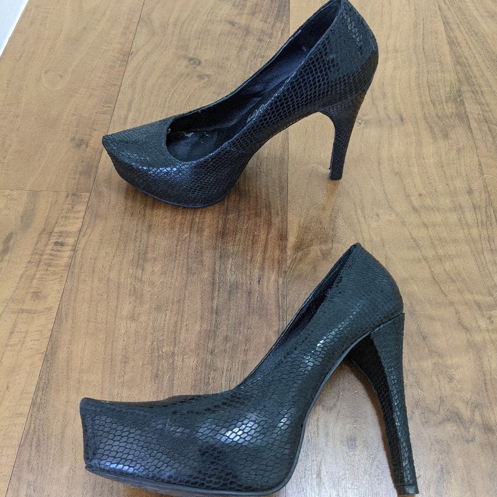 Black pointy toe pumps